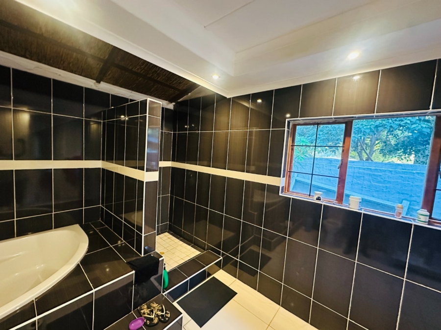 To Let 3 Bedroom Property for Rent in Loerie Park Western Cape